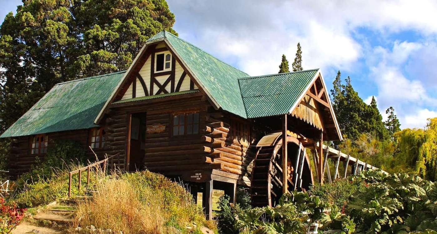 The Nant Fach mill near Trevelin: a log-built flour mill with a wooden water wheel